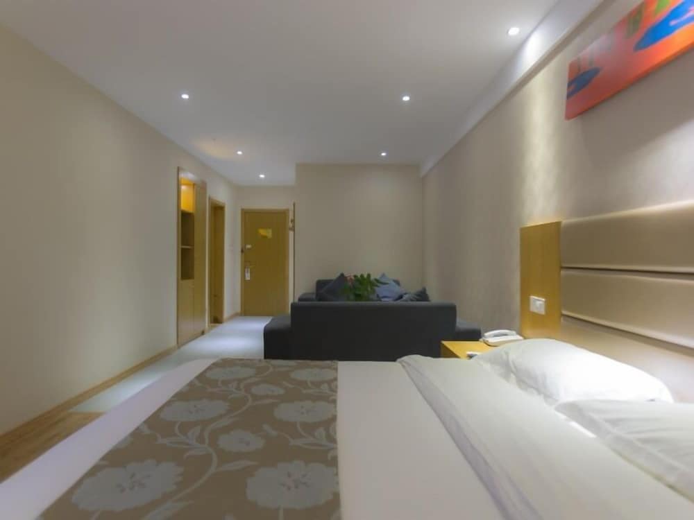 Suite Room - Photo 1