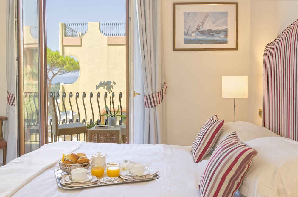 Junior Suite (Vesuvio) (Prestige Room) (3 people) photo 2