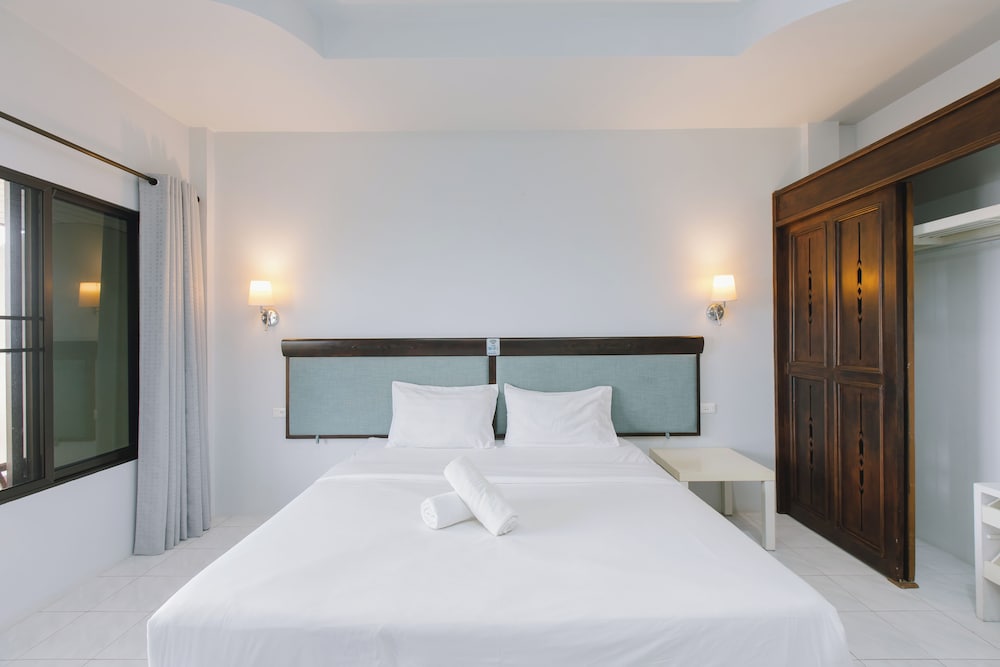 Large Double Room - Photo 7