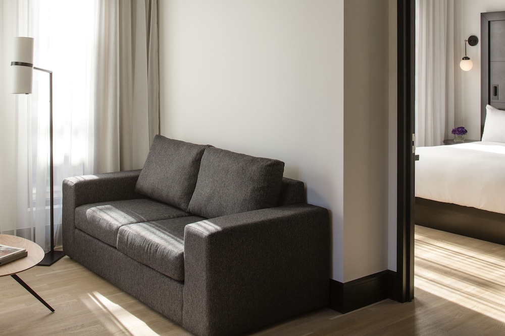 Deluxe Suite photo 3