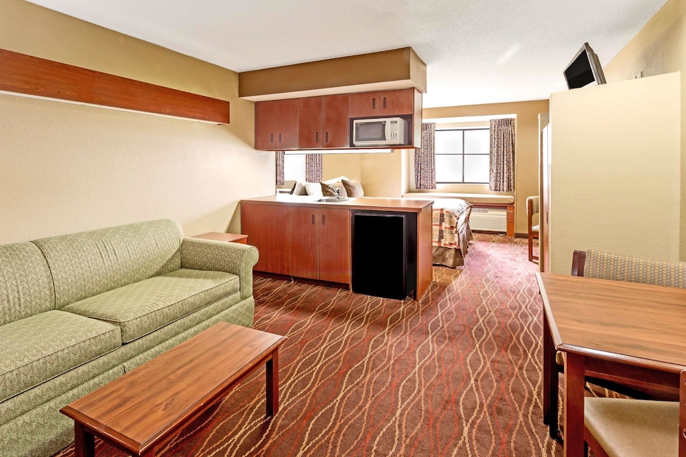 Standard Room, 2 Queen Beds, Non Smoking - Photo 4