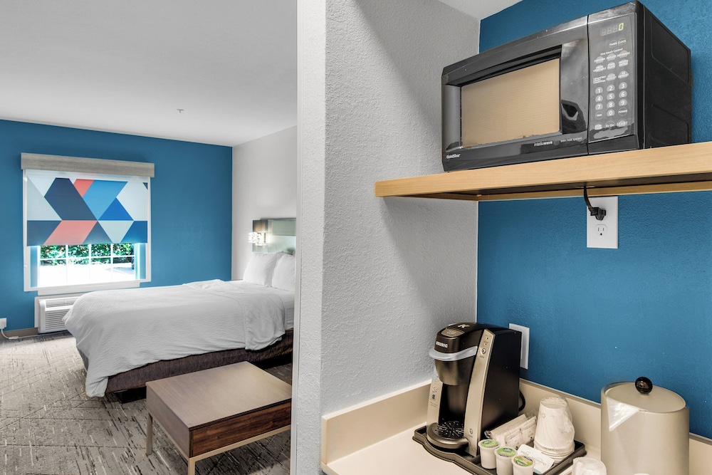 Suite, 1 King Bed, Accessible (Communications Accessible) - Photo 5