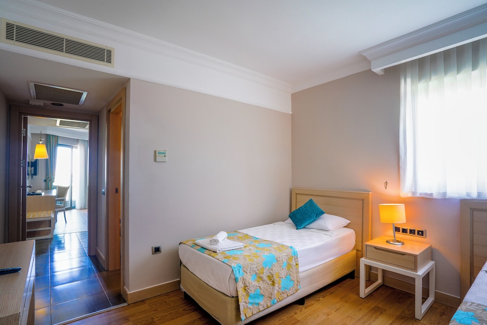 Family Room, 2 Bedrooms