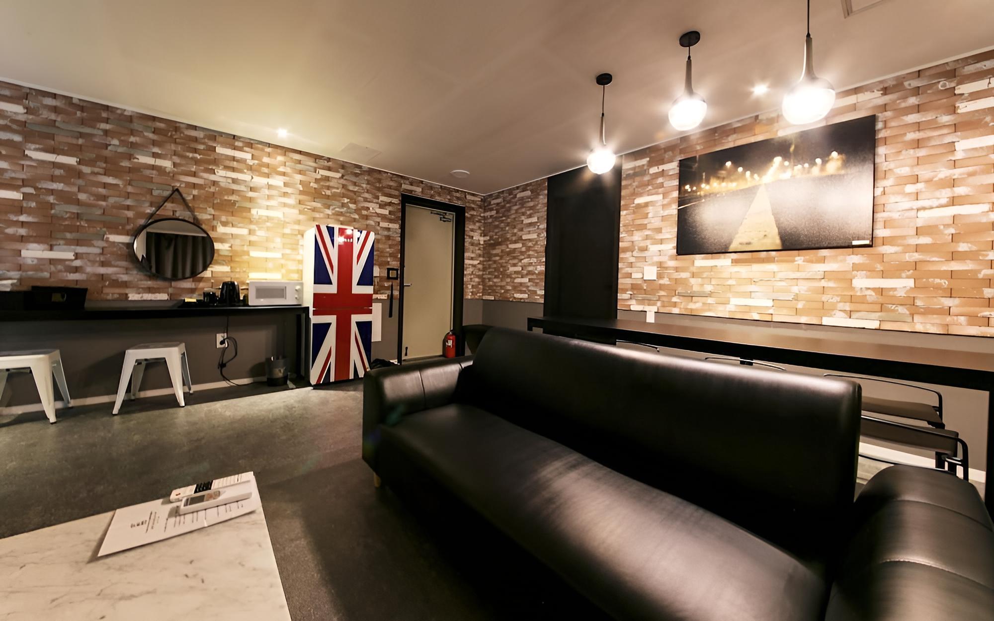 Room (Family Room A (bidet/hotel bedding/hi) - Photo 4