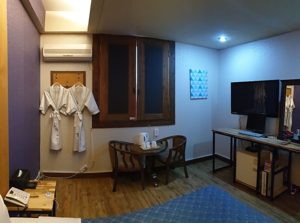 Standard Room photo 2