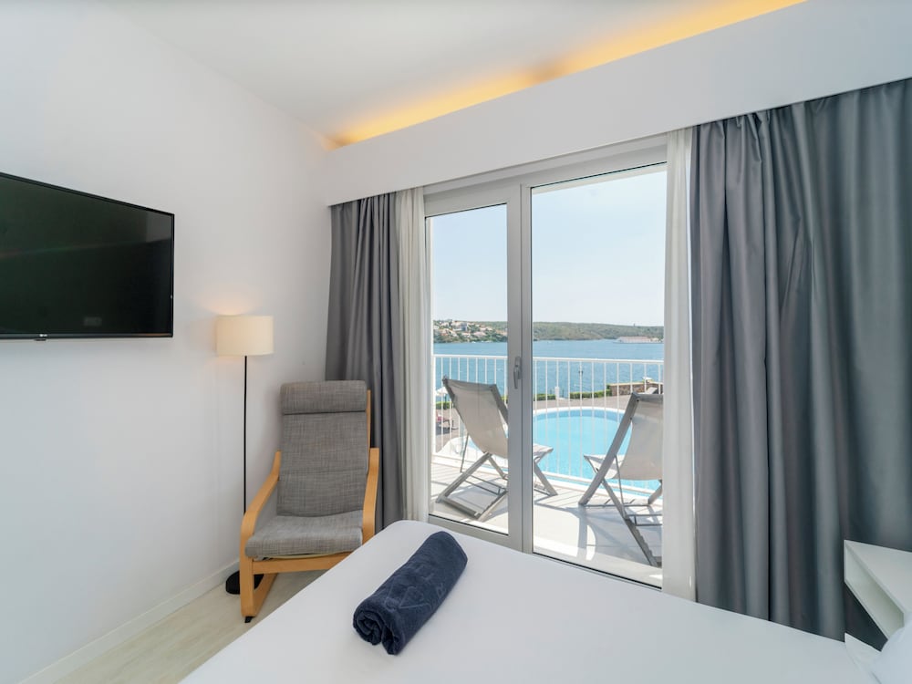 Suite with Sea and Pool View photo 2