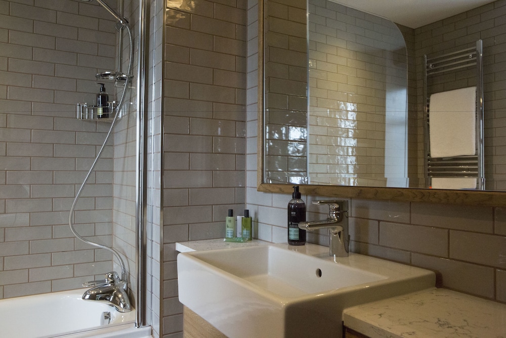 Premium Double or Twin Room, Ensuite (Pillar) photo 3