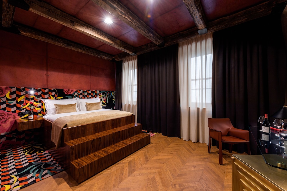 DELUXE ROOM - Photo 6
