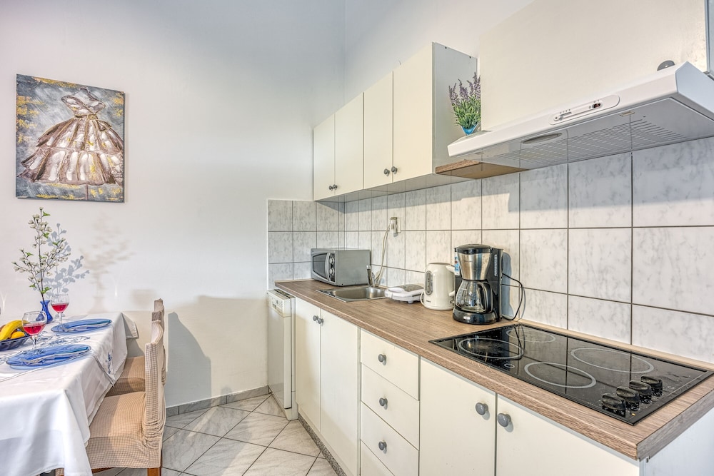 Family Apartment, 1 Bedroom, Mountainside (Sunset Blue Apartment) photo 2