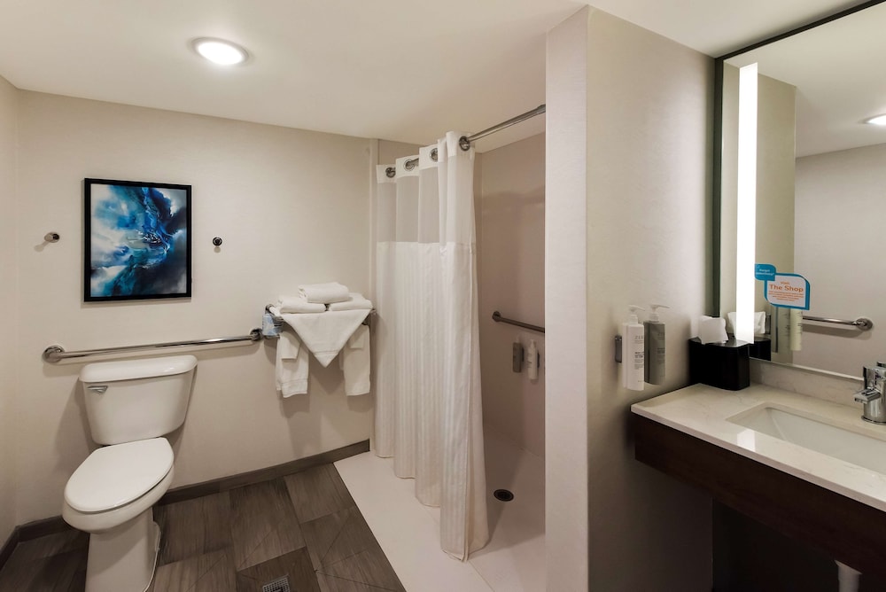 Suite, 2 Queen Beds, Accessible (Mobility & Hearing, Roll-in Shower) - Photo 5