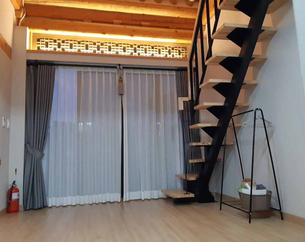 A Room (Check-In Not Available When Exceeding Max. Pax / Not Allowed To Cook Indoor) photo 1