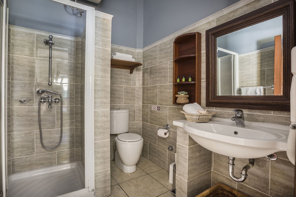 Suite (1st Floor) photo 2