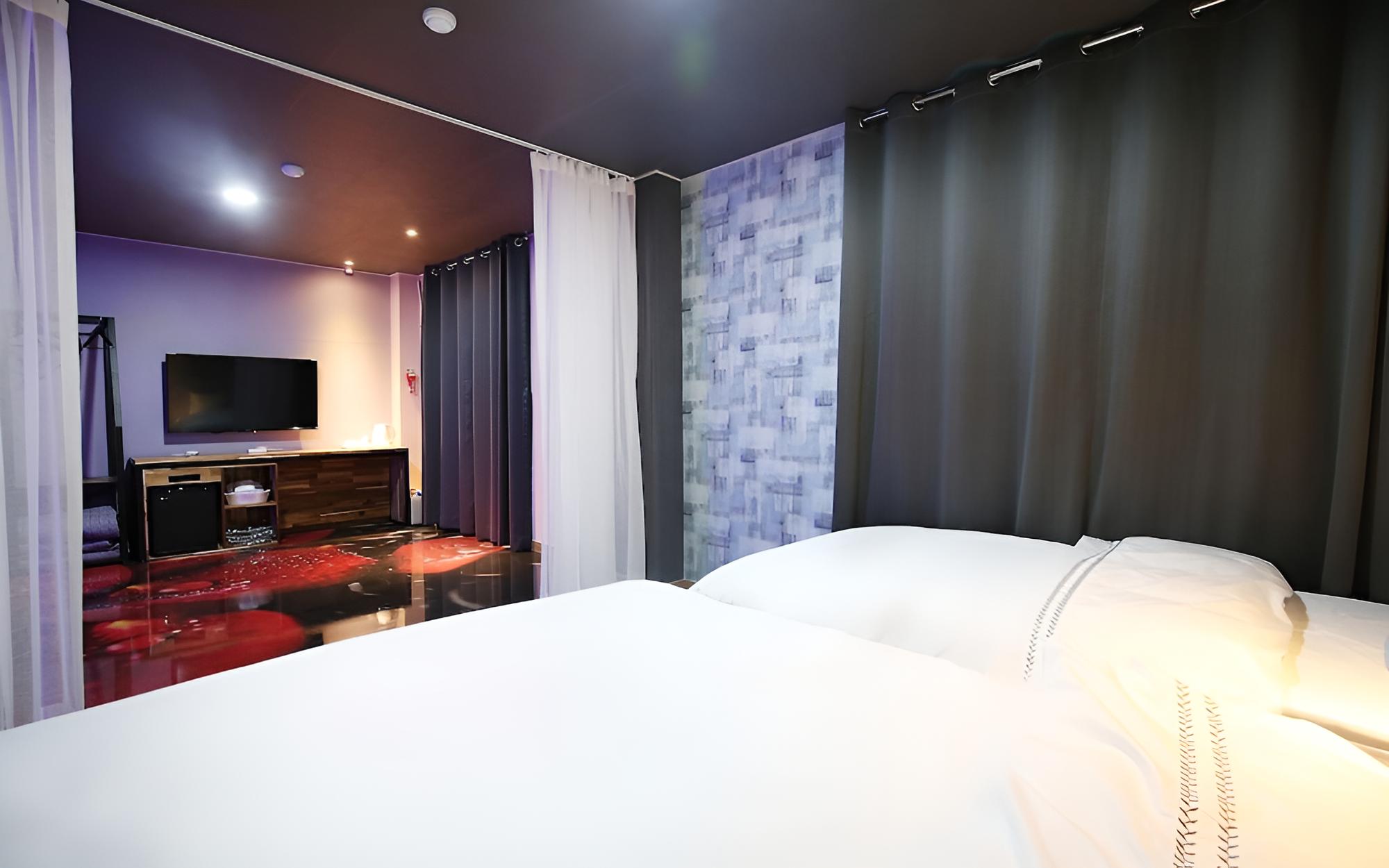 Room (Large room (bed)) - Photo 5