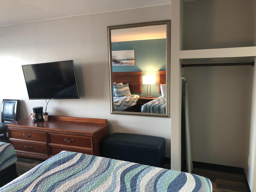 Signature Studio, 2 Queen Beds, Non Smoking, Oceanfront photo 3