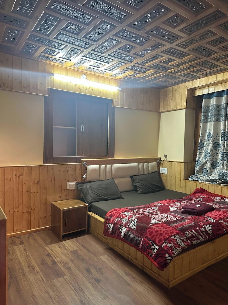 Deluxe Single Room - Pop, Freedom Cafe photo 3