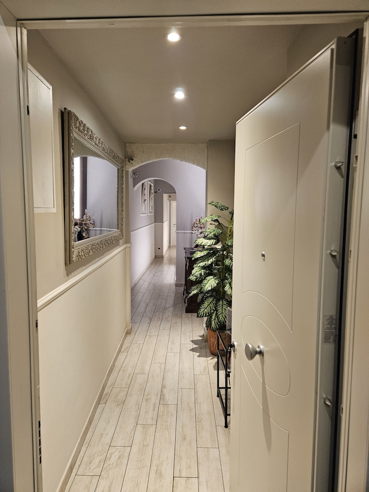Luxurious Central Apartment photo 3
