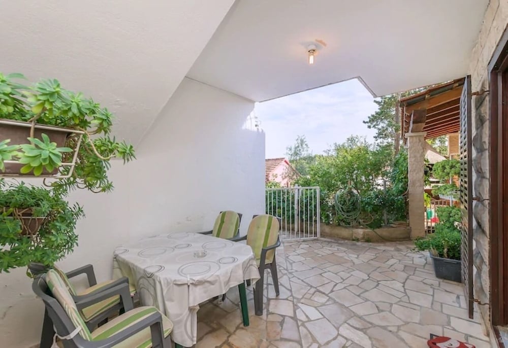 Apartment (Mari - great location 30m from the se)