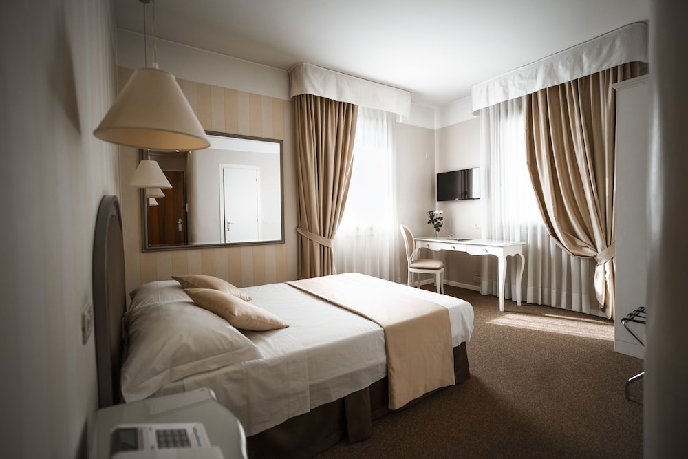 Classic Double Room Single Use photo 1