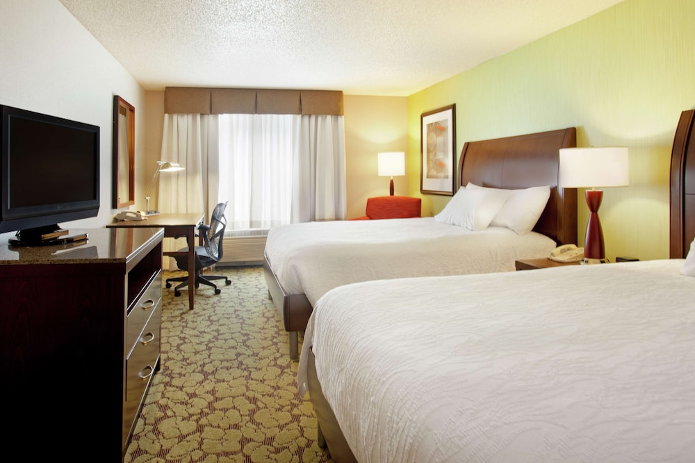 2 Queen Beds - Photo 1