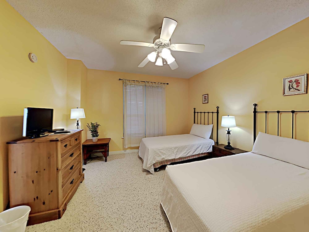 Condo (3 Bedrooms) photo 1