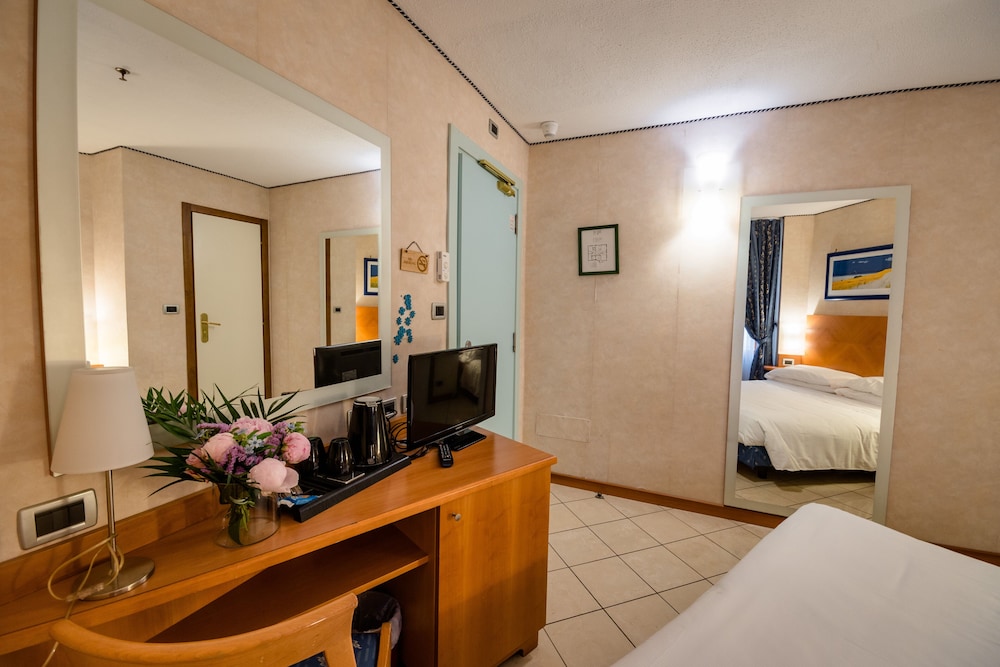Classic Double or Twin Room, 1 Bedroom - Photo 16