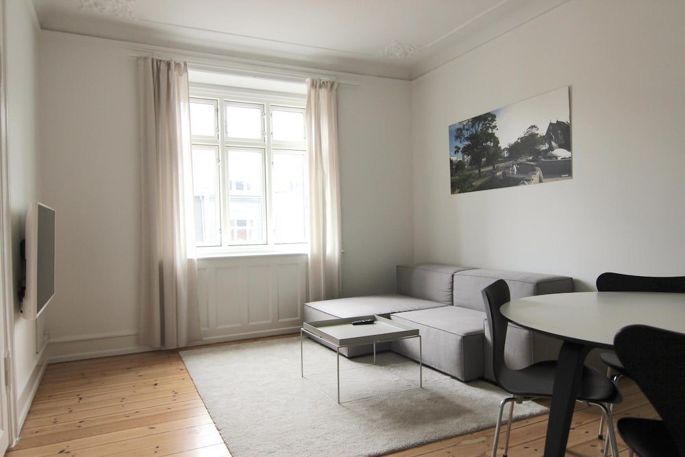 Apartment photo 1
