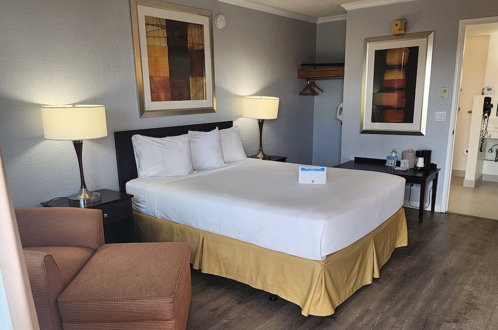 Standard Room, 1 Queen Bed, Non Smoking photo 1