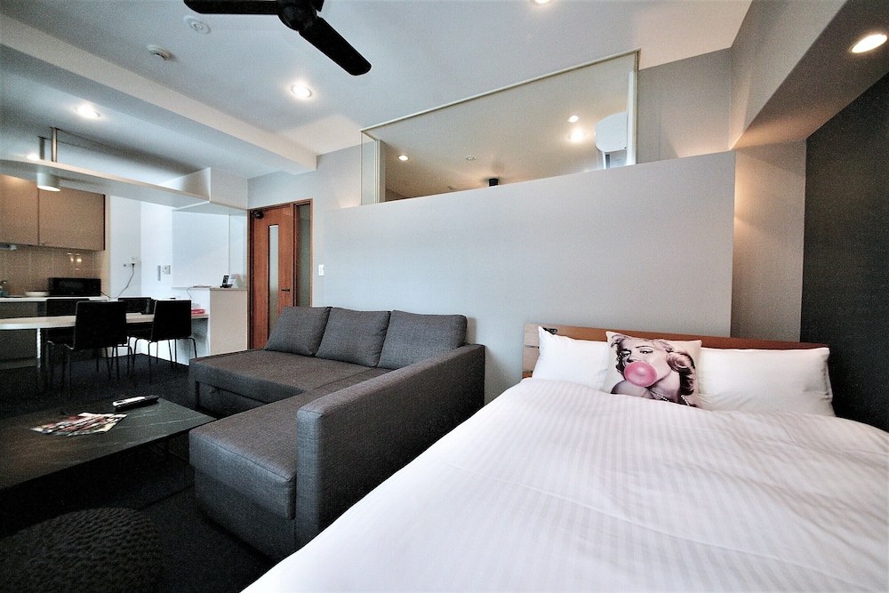 Deluxe Room, 3 Bedrooms, Non Smoking, Kitchen - Photo 13