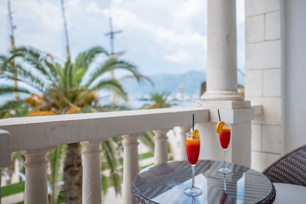 Deluxe Suite, Bay View, Sea Facing photo 3