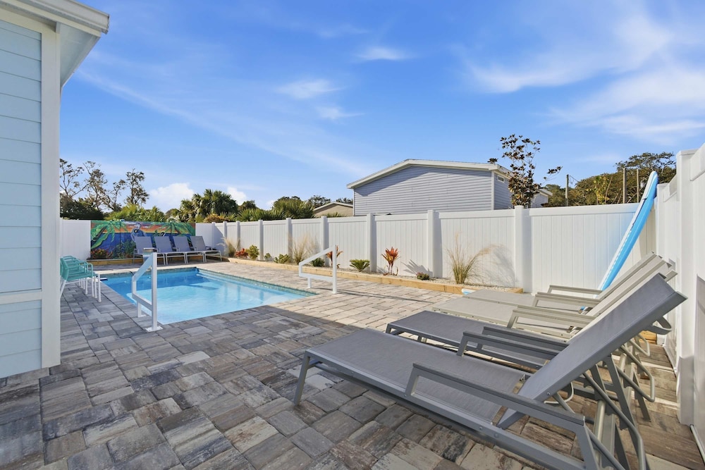 4BR Coastal Pool Cottage Golf Cart Kayaks, Photo 35
