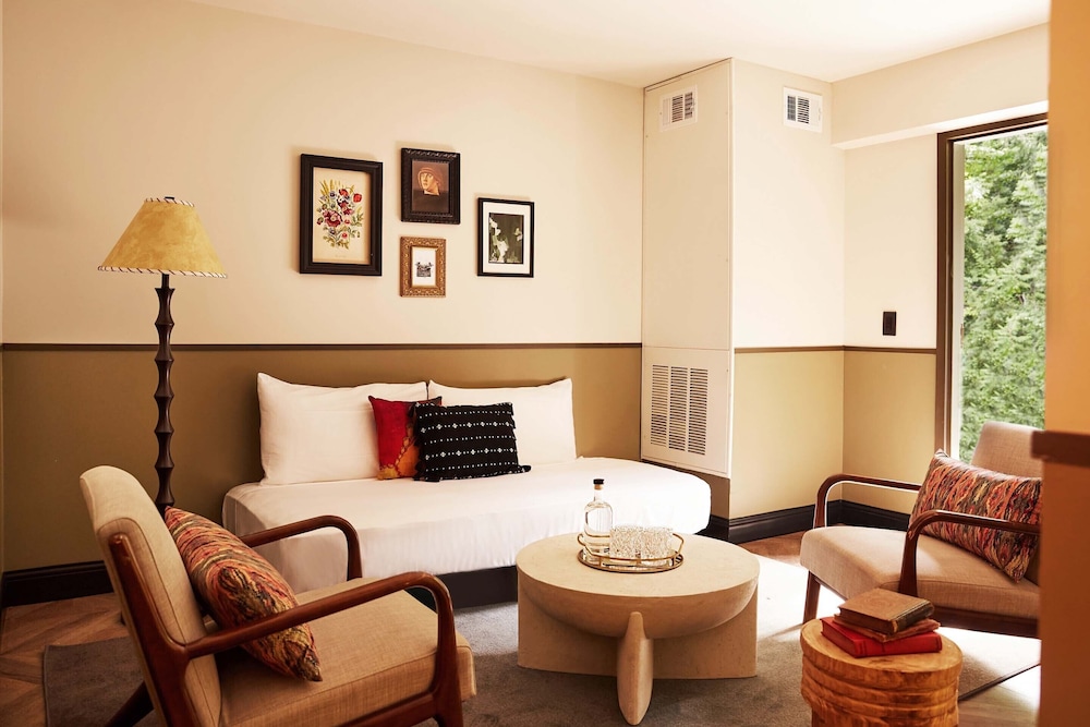 Deluxe Two King Suite - Photo 1