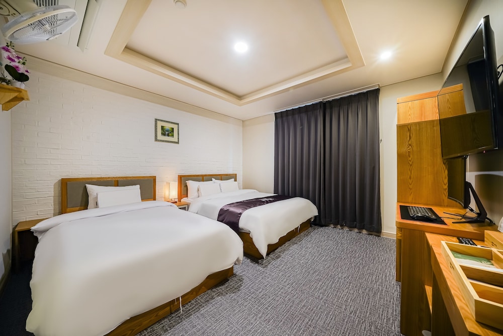 Deluxe Twin Room photo 2
