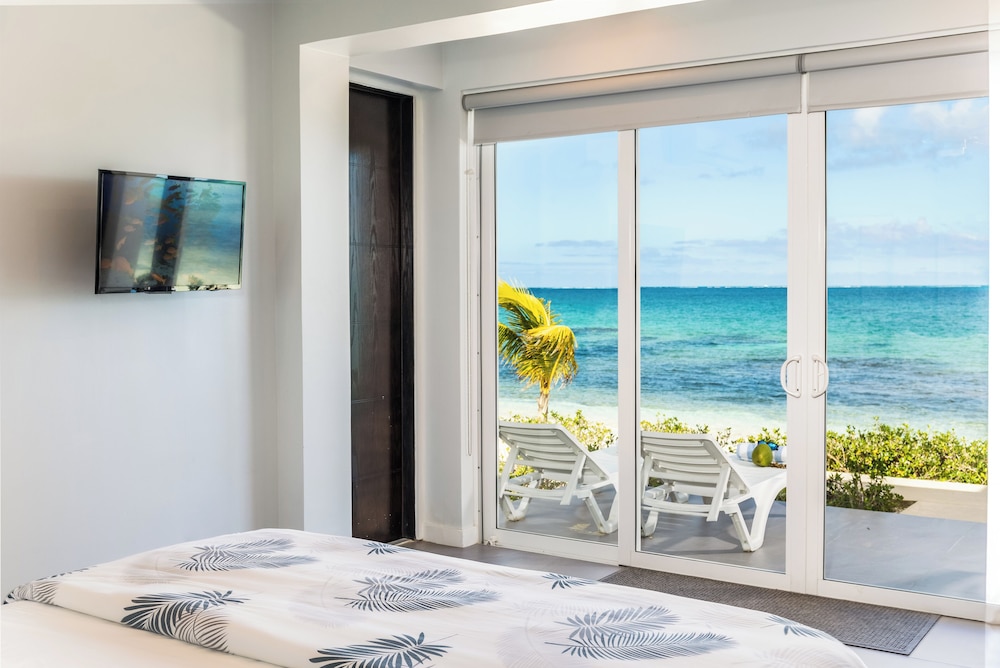 Standard Suite, Beach View photo 2