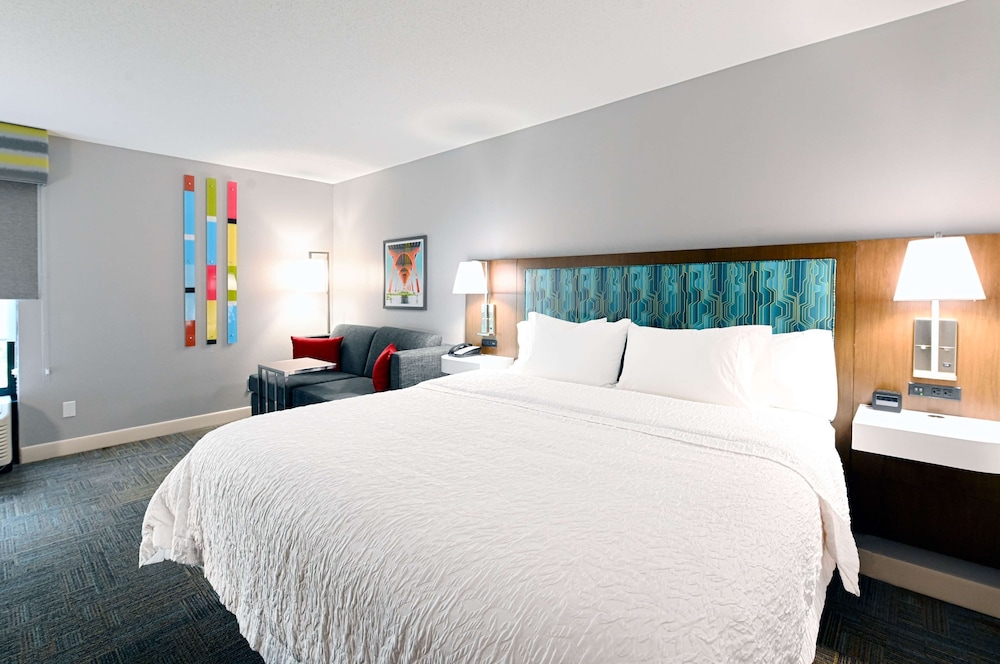 Superior Room, 1 King Bed, Accessible, Non Smoking - Photo 5