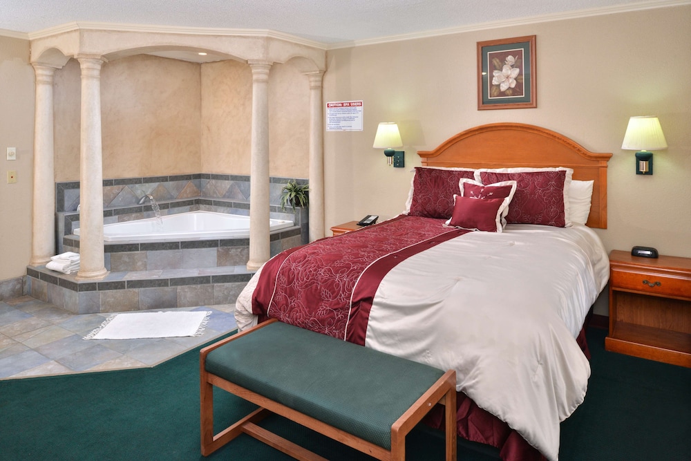 Suite, 1 Queen Bed, Non Smoking, Hot Tub (Jacuzzi) - Photo 4
