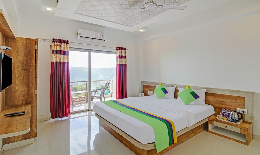 Deluxe Double Room photo 2
