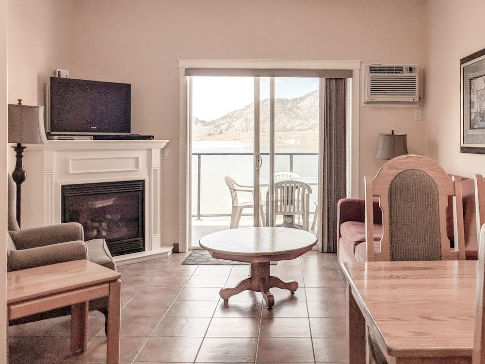 Deluxe Suite, 2 Bedrooms (Waterfront) photo 1