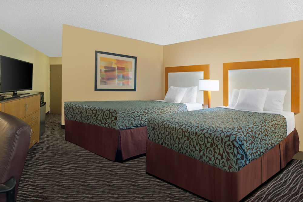 Standard Room, 2 Queen Beds - Photo 4