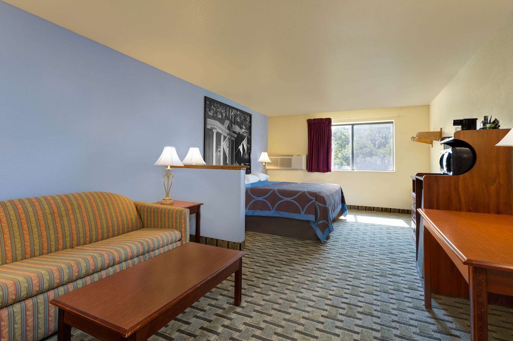 Standard Room, 1 King Bed - Photo 1
