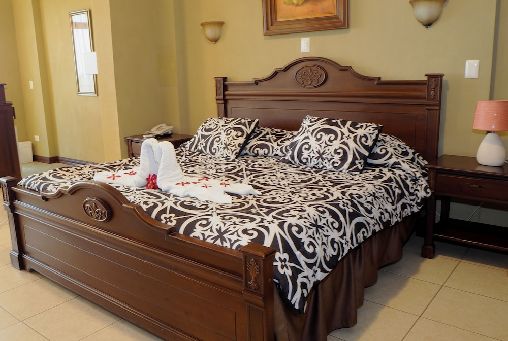 Deluxe Suite - Photo 3