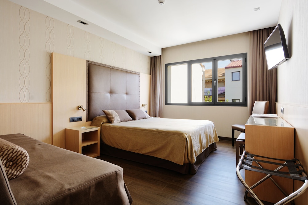 Triple Room - Photo 1