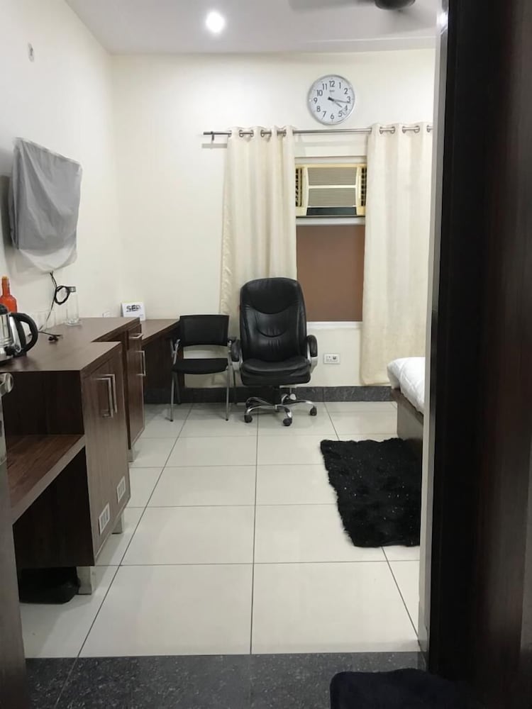 Deluxe Room - Photo 2