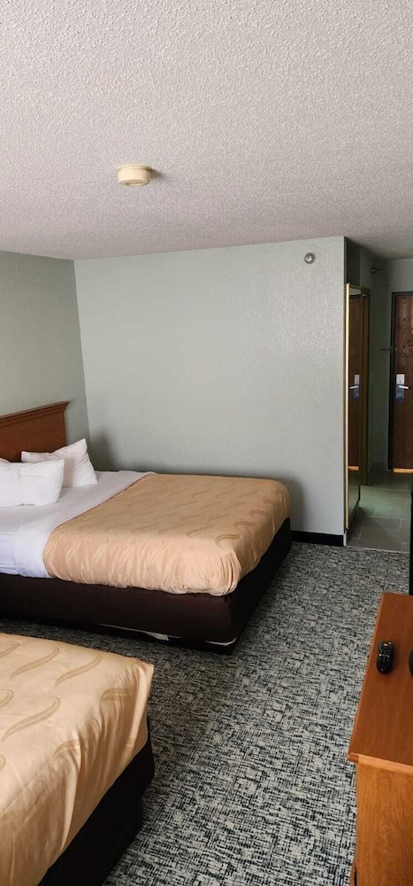 Room, 2 Queen Beds, Non Smoking (No Elevator Access) - Photo 2