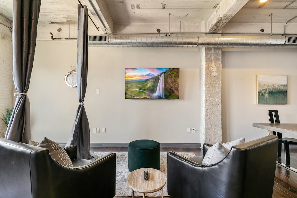 Signature Loft, 3 Bedrooms, 2 Bathrooms, City View - Photo 21