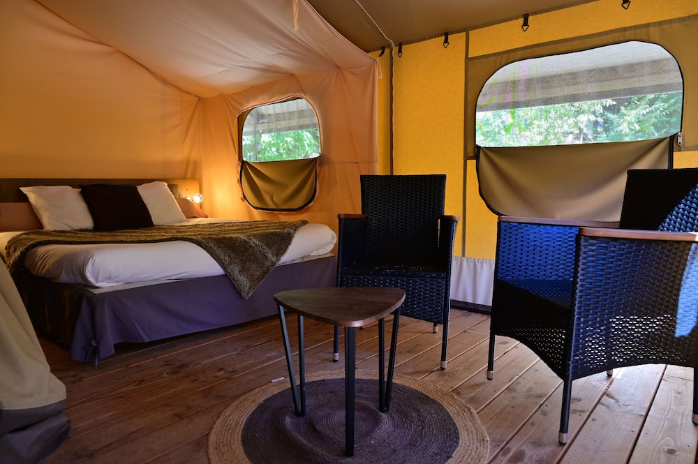 Standard tent (River 2)