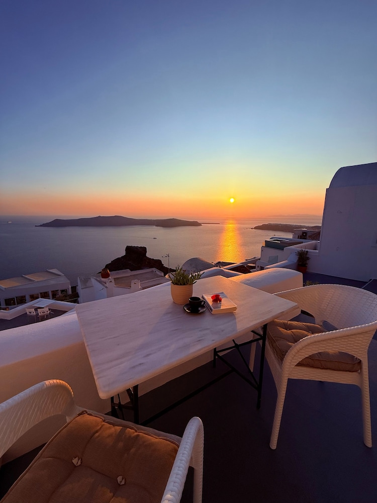 House with Private Jacuzzi and Sunset,Sea View