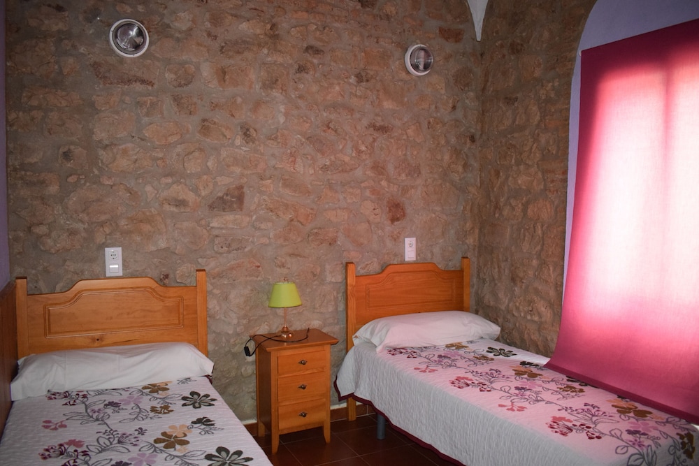 Habitación Doble Básica o con Dos Camas