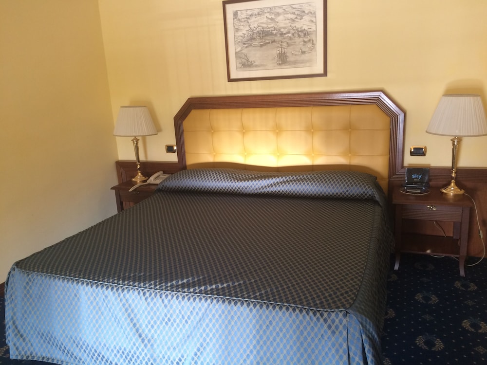 Deluxe Double or Twin Room - Photo 2