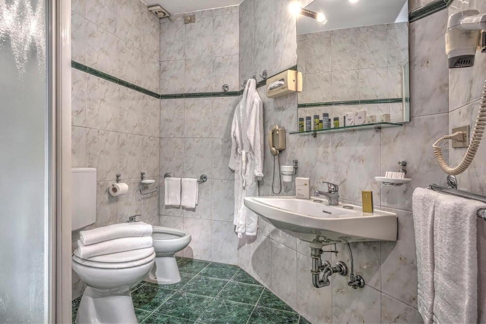 Standard Double Room - Photo 2