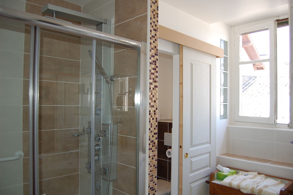 Comfort Room, 1 Bedroom, City View photo 3